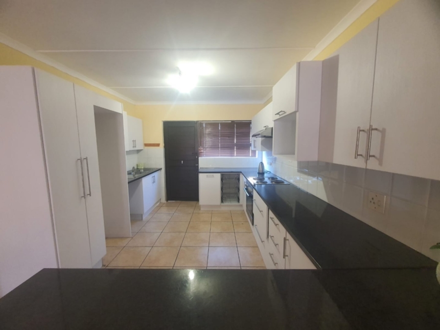 To Let 3 Bedroom Property for Rent in Beacon Bay Eastern Cape
